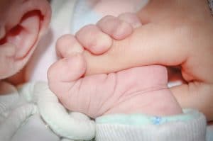 בדיקת סקר גנטי מורחב פאנל גנטי מורחב יד של תינוק